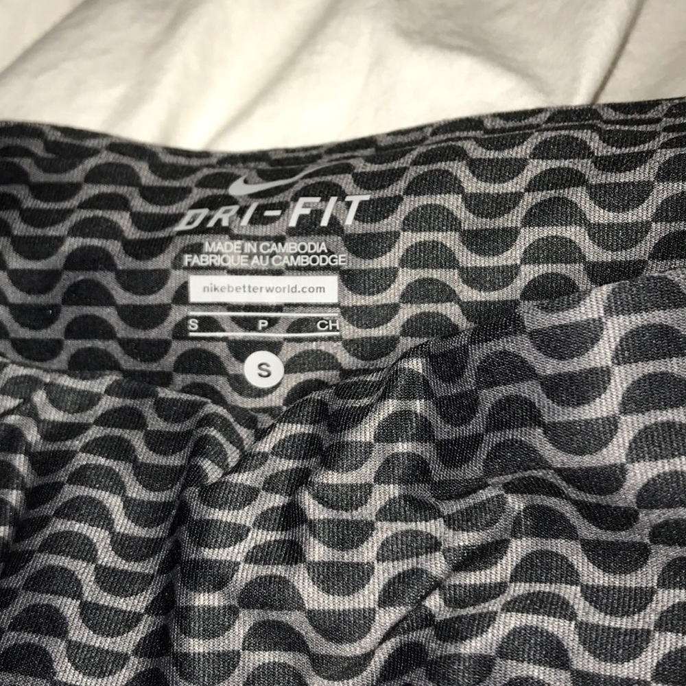 Nike Small Dry Fit cropped leggings🌪 - Picture 3 of 3
